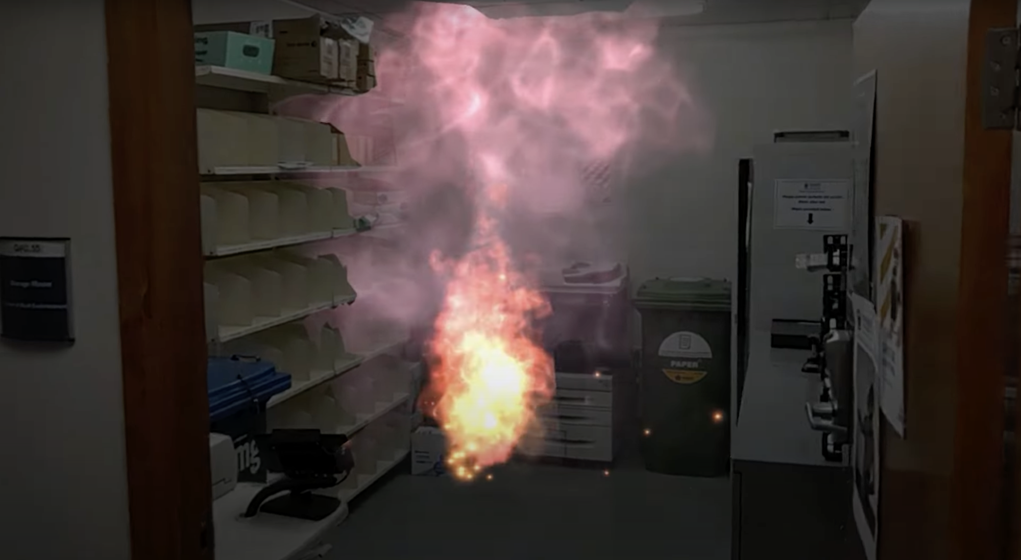 Virtuelles Feuer durch Augmented Reality in einem realen Raum
